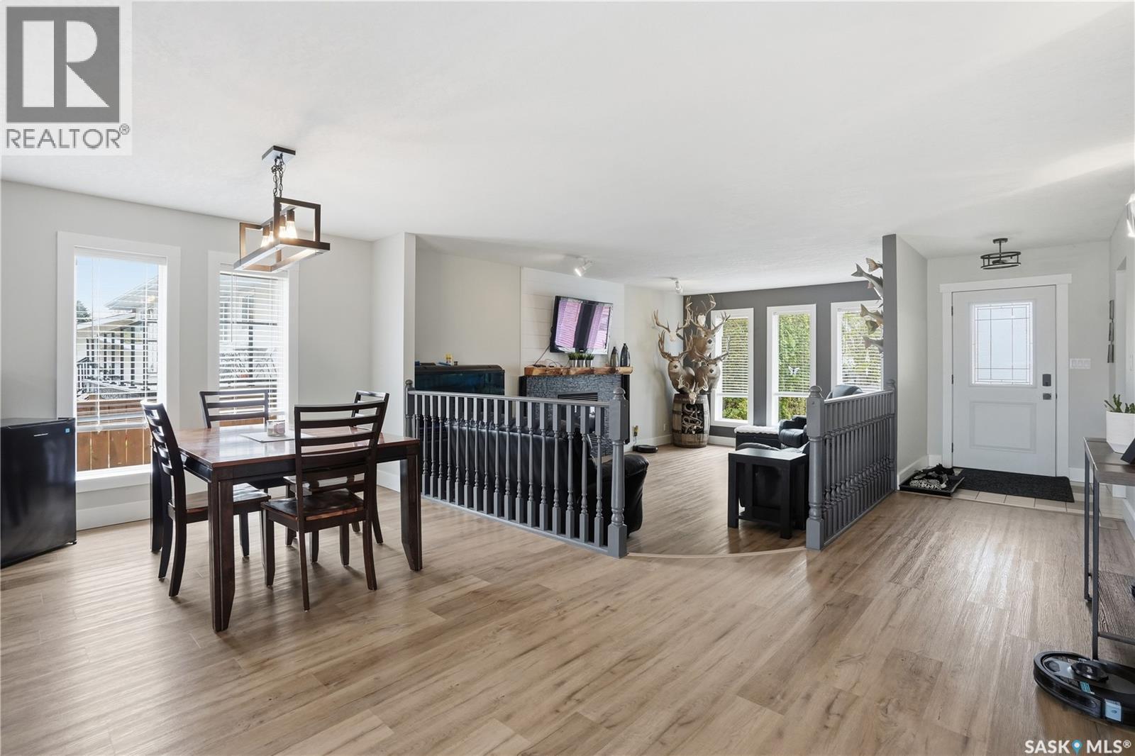 165 3Rd Street, Pilot Butte, SK - Indoor Photo Showing Dining Room