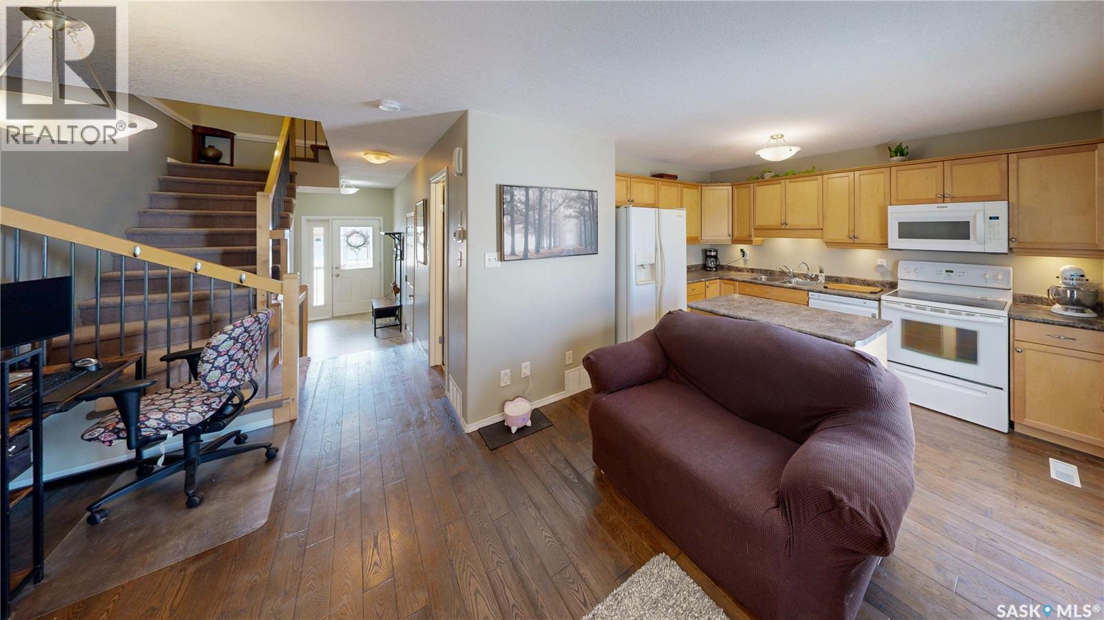 2 22 Qu'Appelle Crescent, Balgonie, SK - Indoor Photo Showing Kitchen