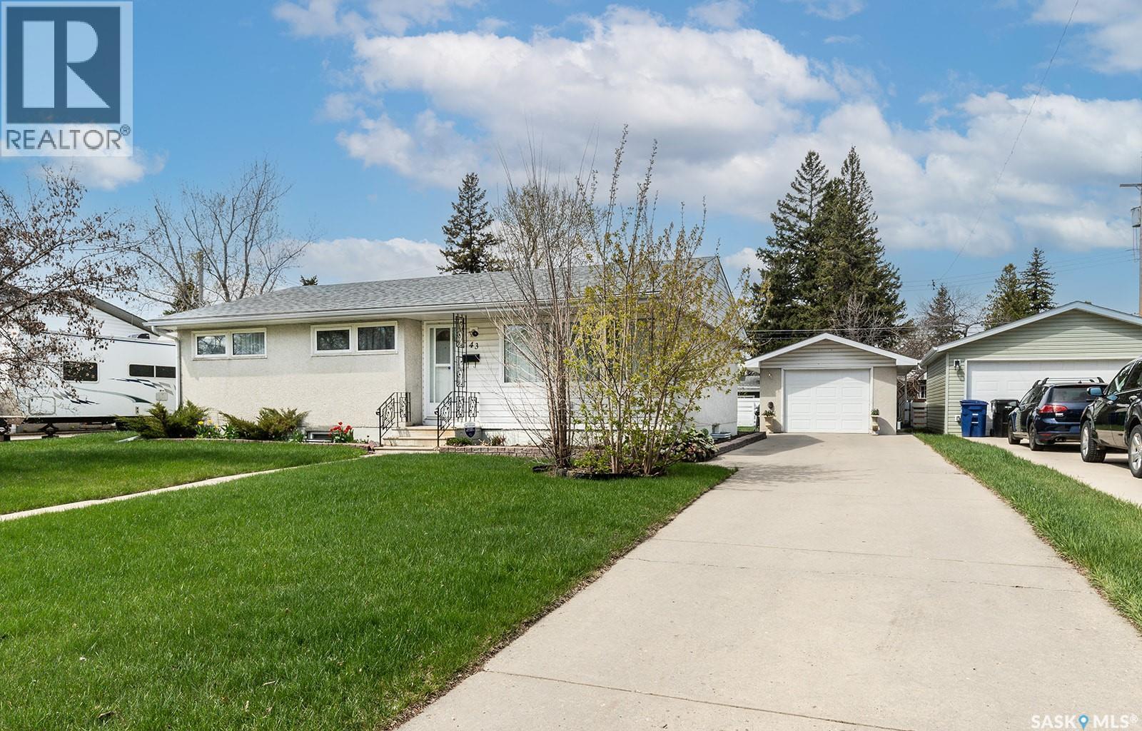 43 Lindsay Drive, Saskatoon, SK - Outdoor