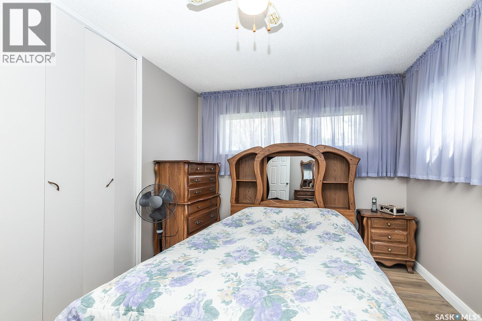 43 Lindsay Drive, Saskatoon, SK - Indoor Photo Showing Bedroom