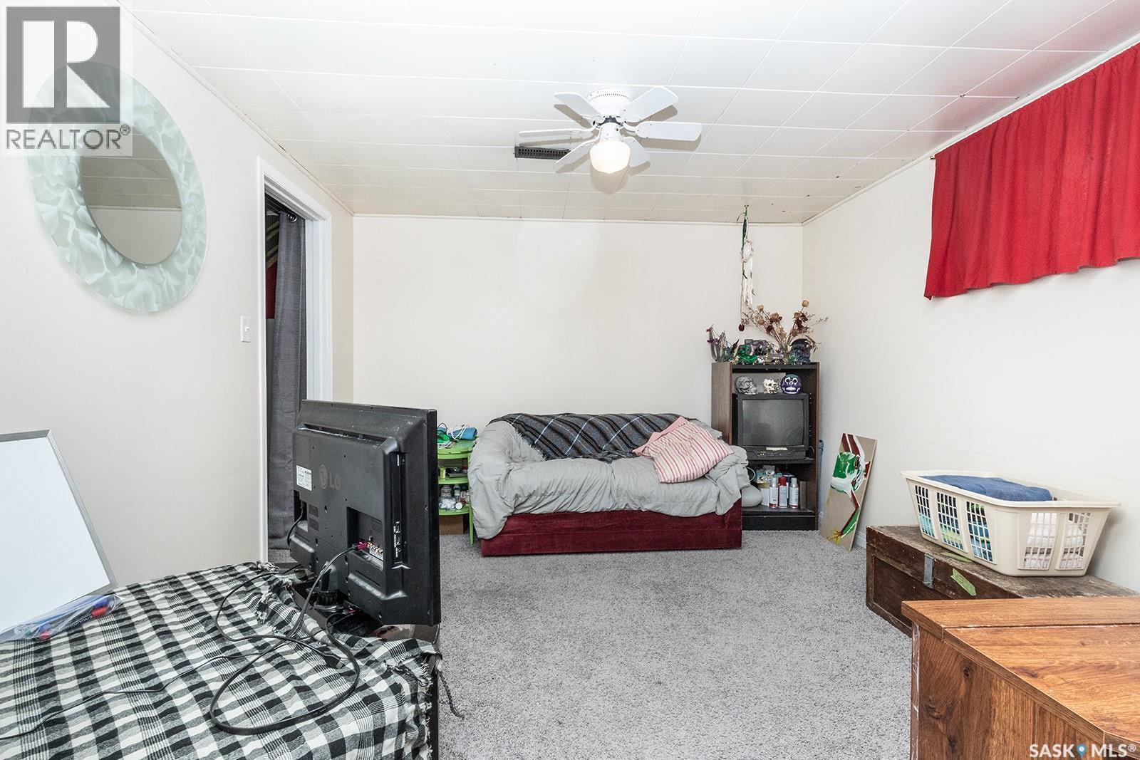 43 Lindsay Drive, Saskatoon, SK - Indoor Photo Showing Other Room