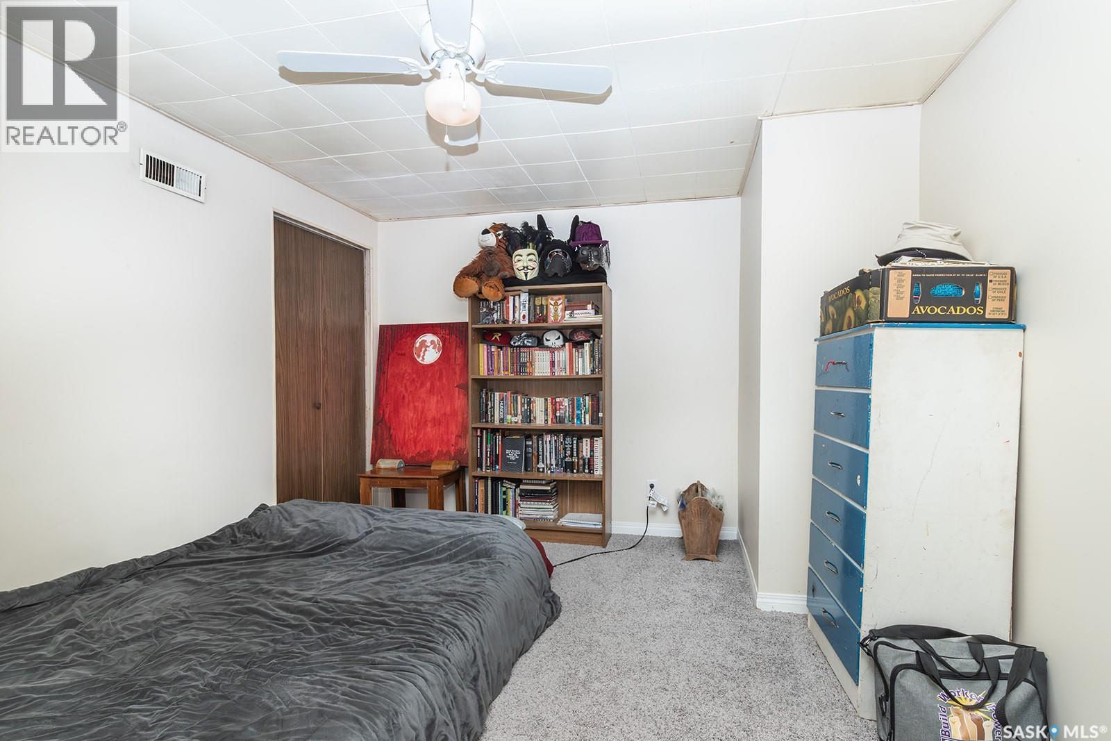 43 Lindsay Drive, Saskatoon, SK - Indoor Photo Showing Bedroom
