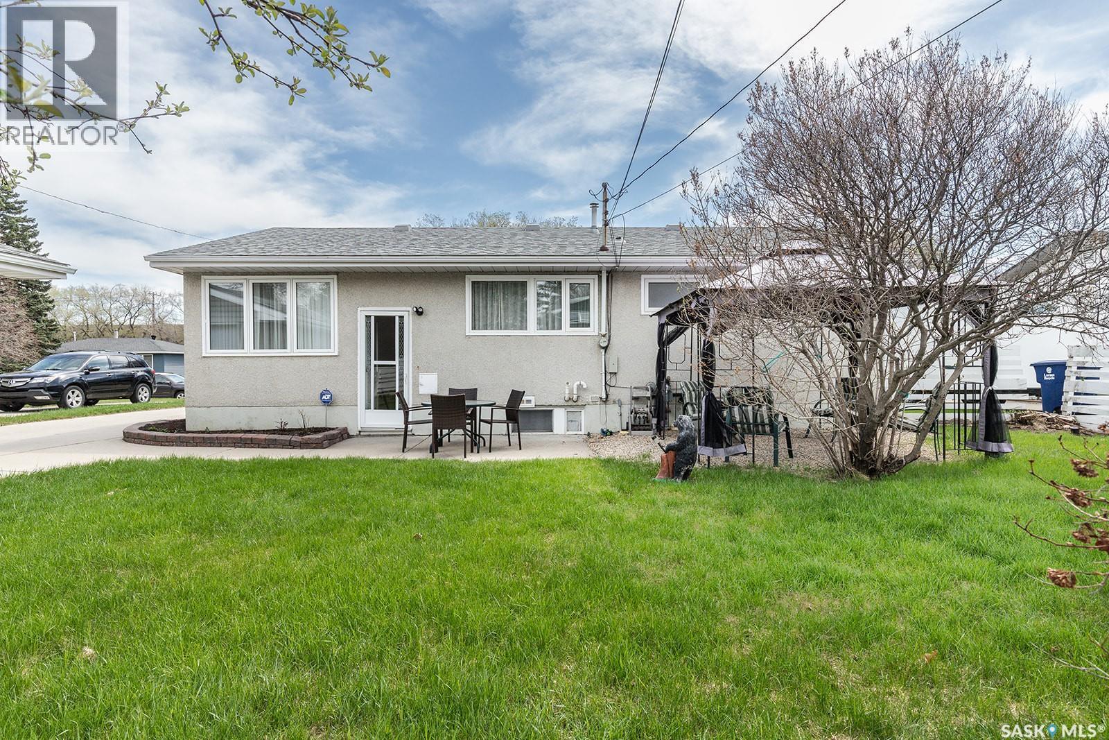 43 Lindsay Drive, Saskatoon, SK - Outdoor