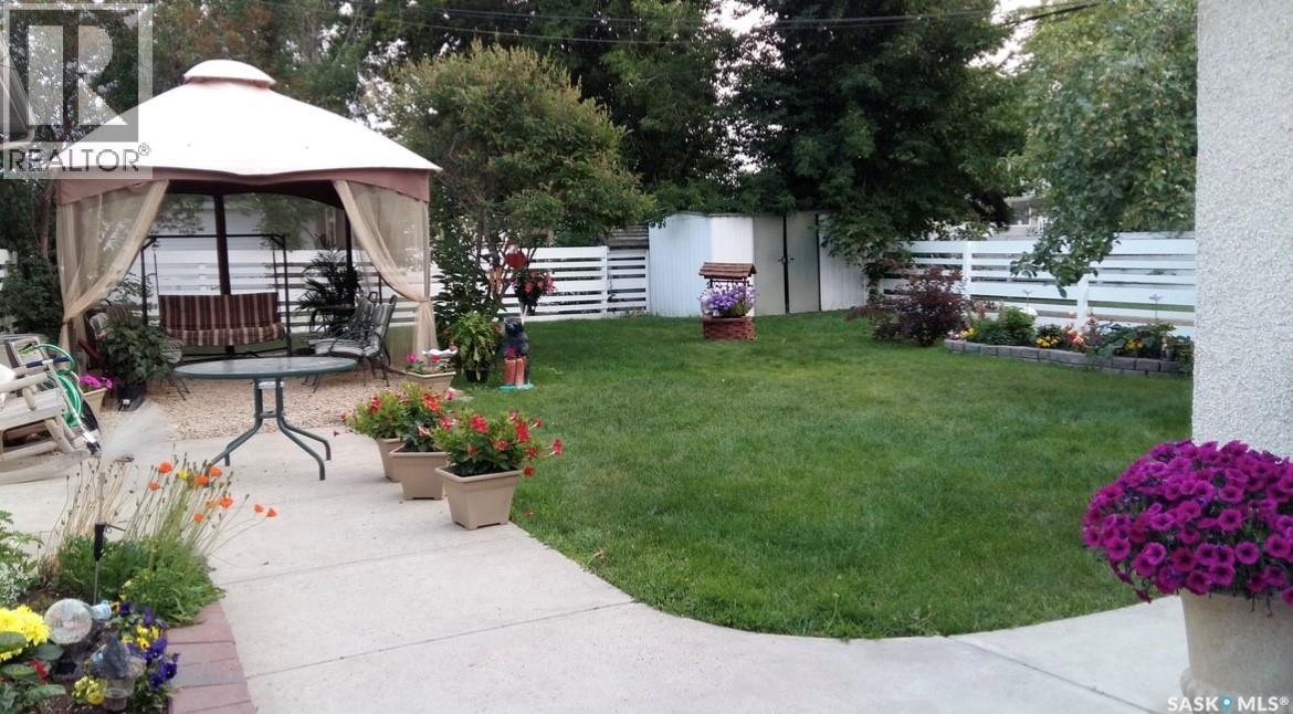 43 Lindsay Drive, Saskatoon, SK - Outdoor With Deck Patio Veranda