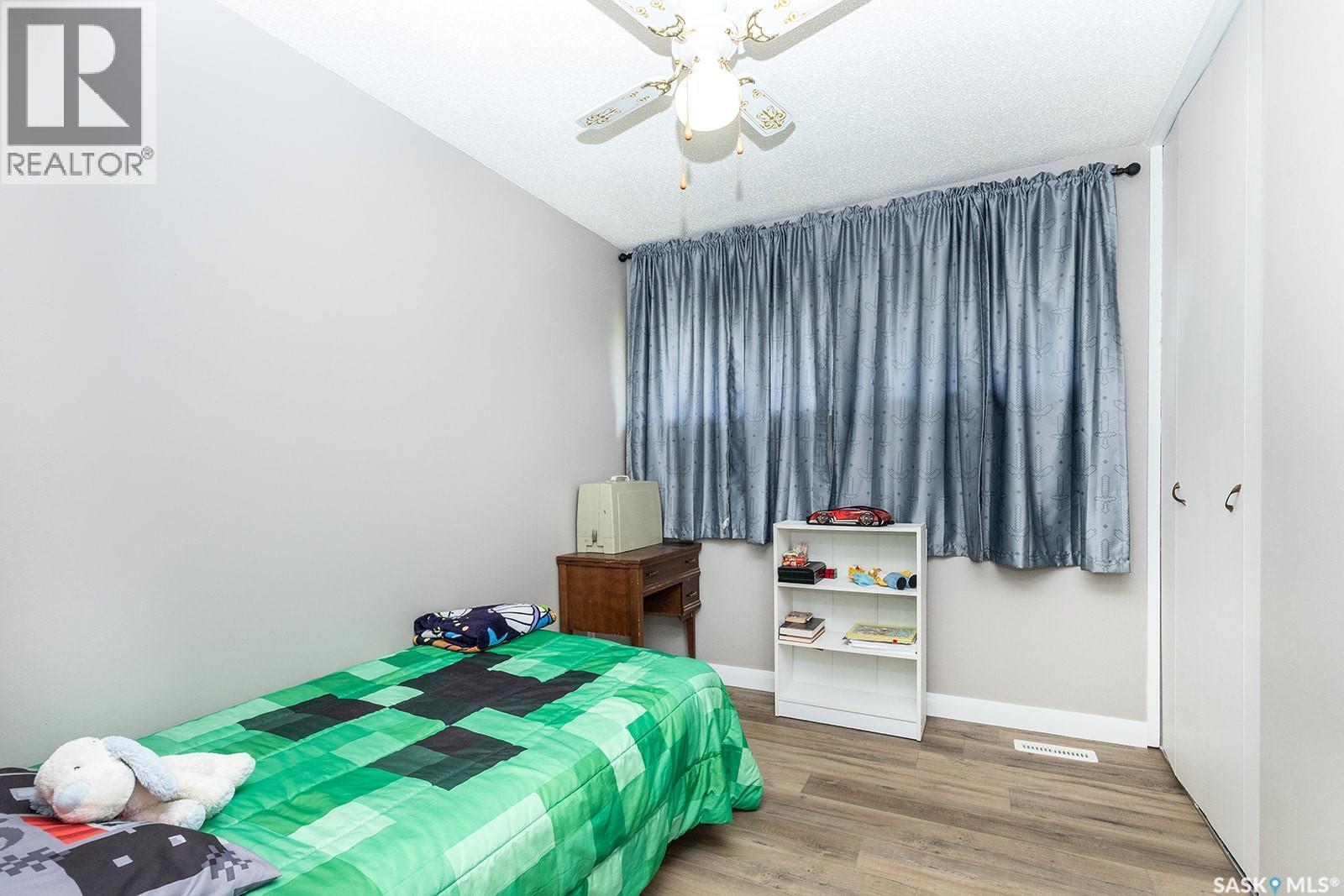 43 Lindsay Drive, Saskatoon, SK - Indoor Photo Showing Bedroom