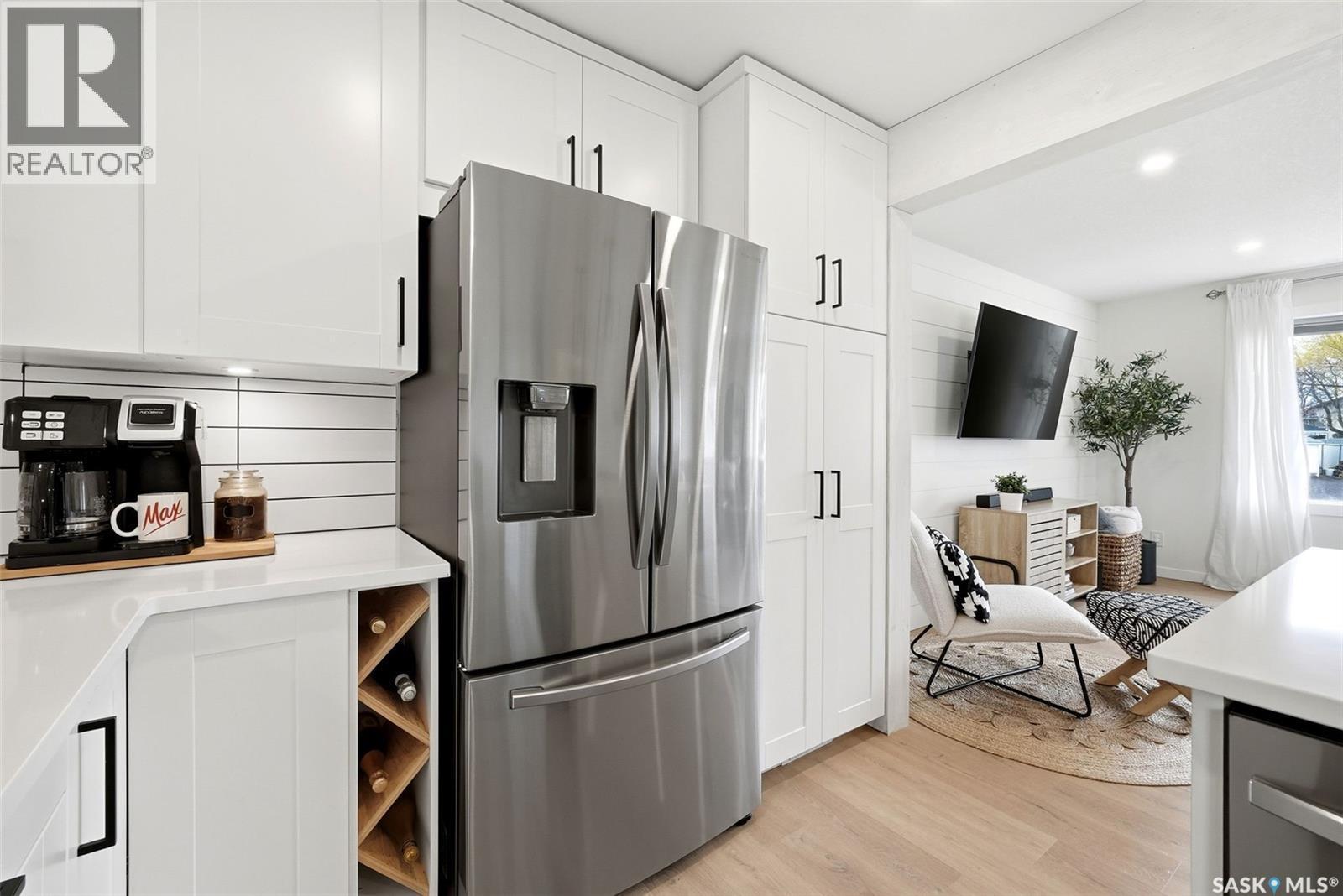 120 Eden Avenue, Regina, SK - Indoor Photo Showing Kitchen With Stainless Steel Kitchen