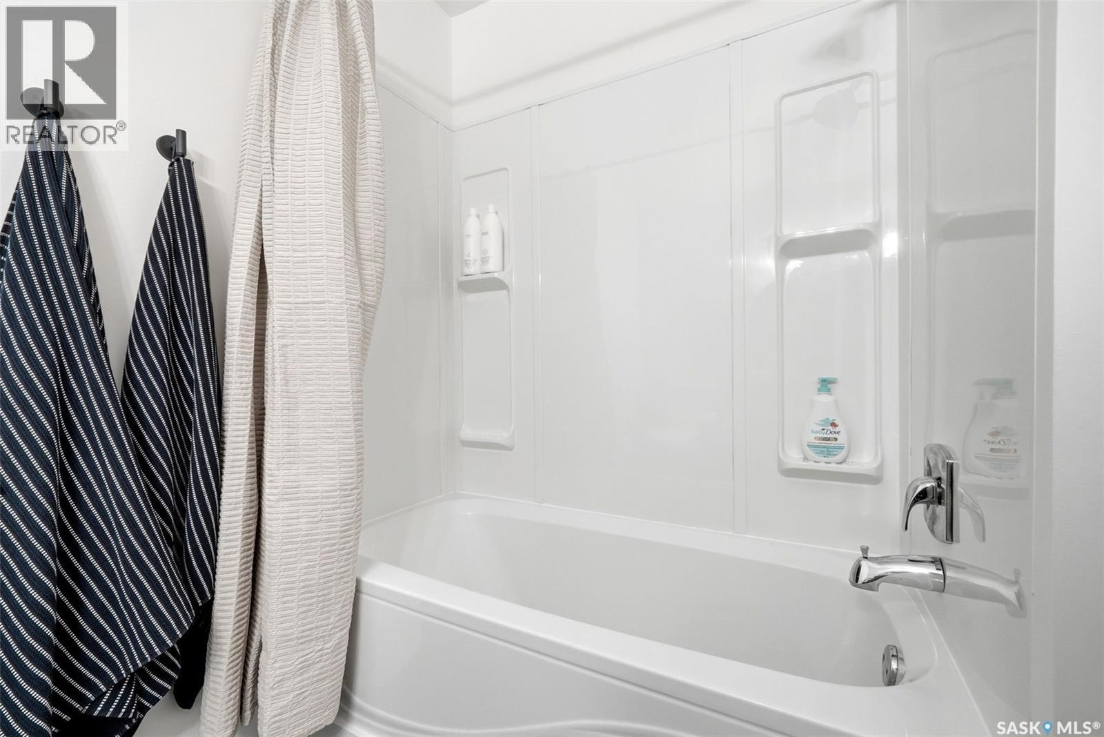 120 Eden Avenue, Regina, SK - Indoor Photo Showing Bathroom