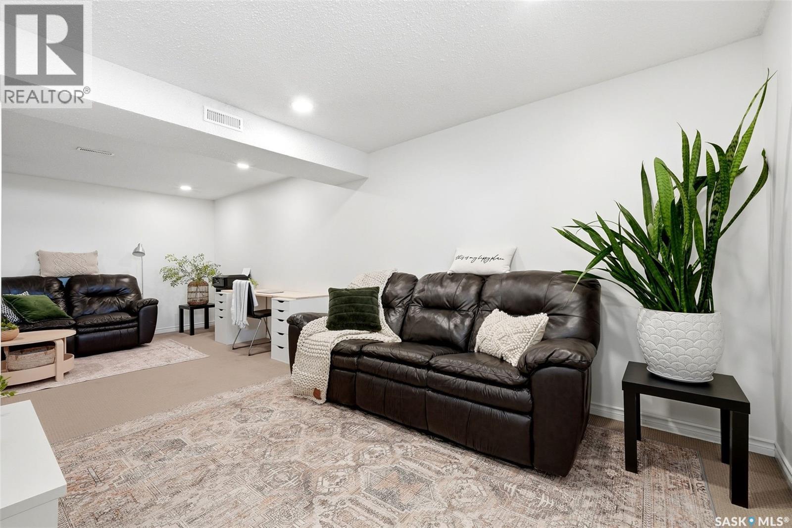 120 Eden Avenue, Regina, SK - Indoor
