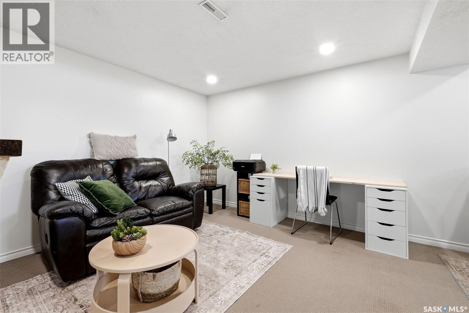 120 Eden Avenue, Regina, SK - Indoor