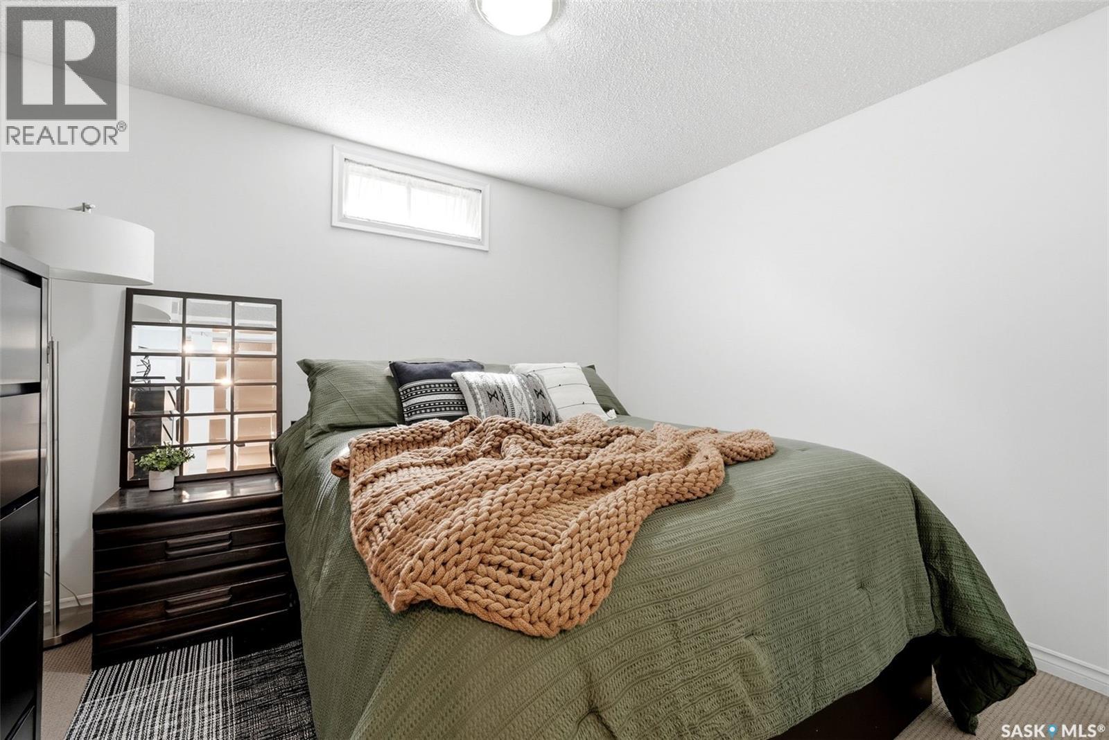 120 Eden Avenue, Regina, SK - Indoor Photo Showing Bedroom