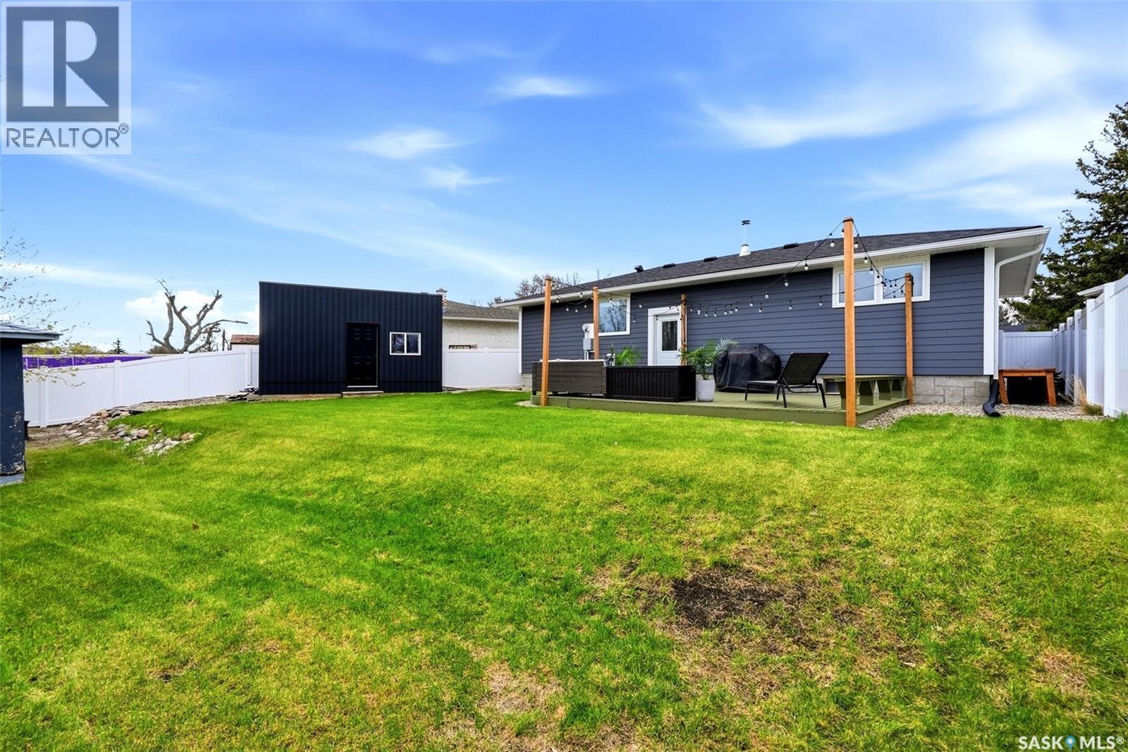 120 Eden Avenue, Regina, SK - Outdoor