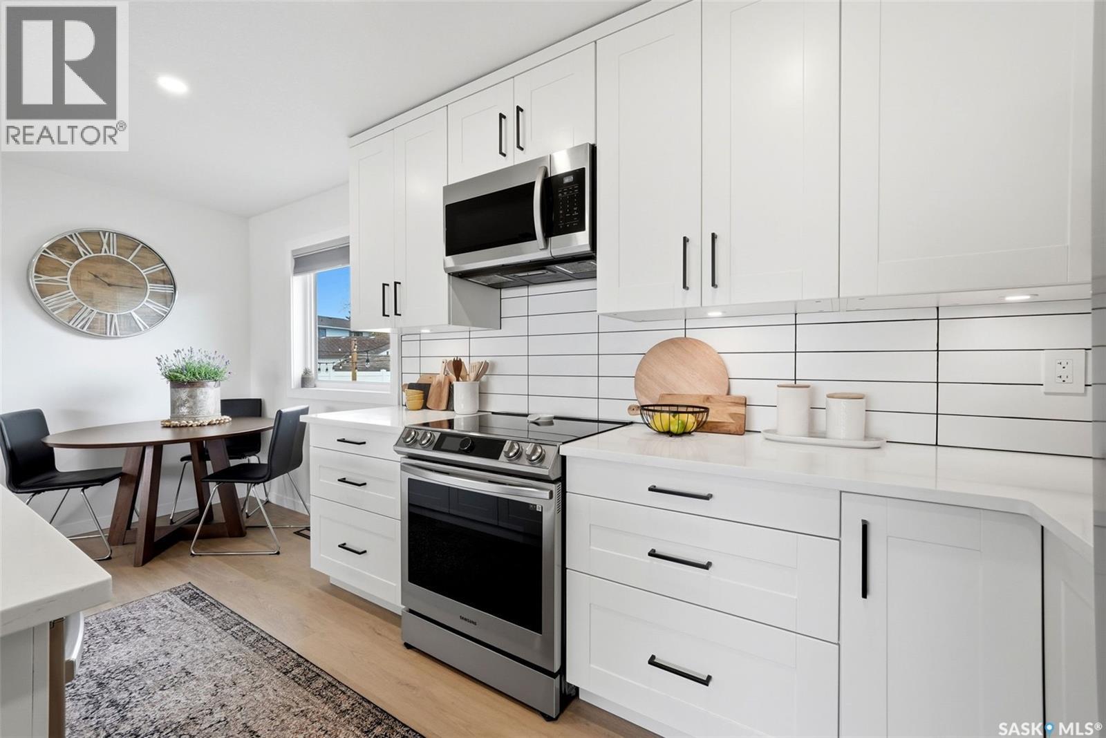 120 Eden Avenue, Regina, SK - Indoor Photo Showing Kitchen With Upgraded Kitchen