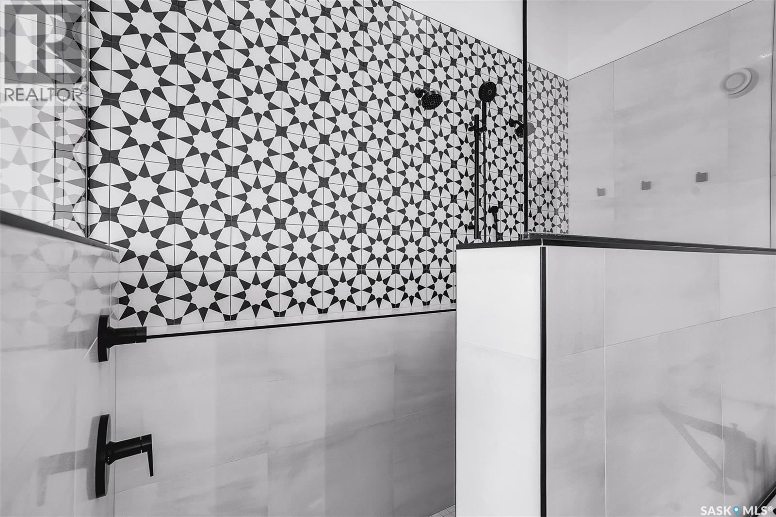 255 Greyeyes-Steele Way, Saskatoon, SK - Indoor Photo Showing Bathroom