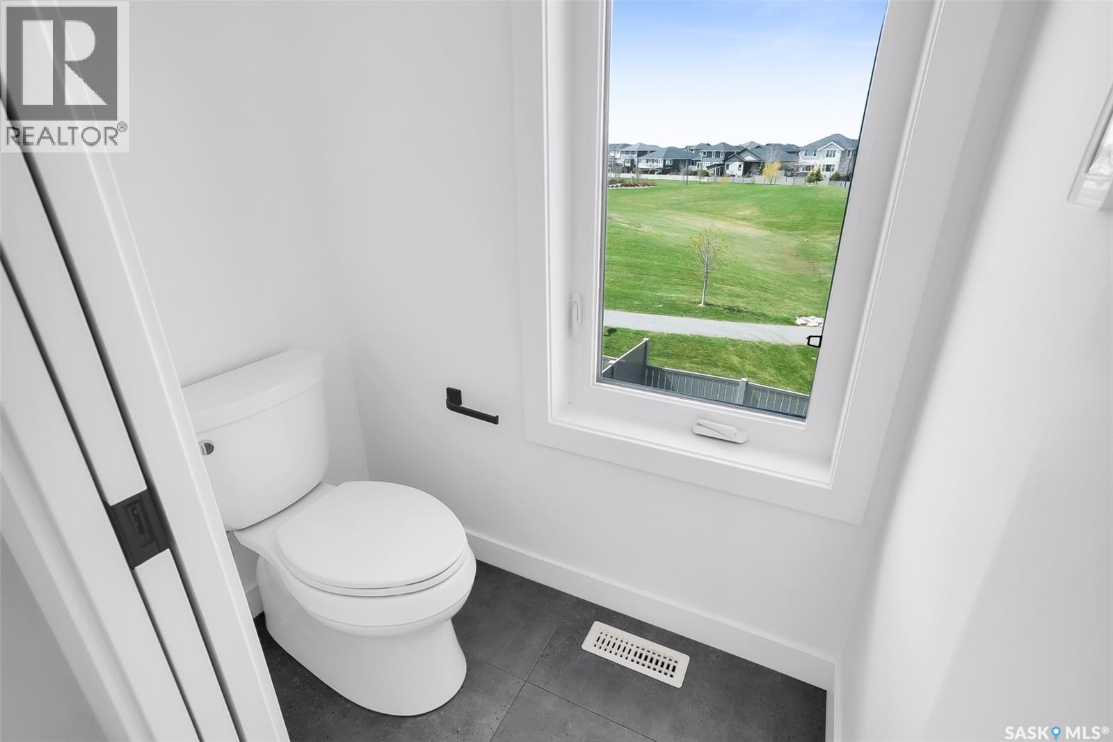 255 Greyeyes-Steele Way, Saskatoon, SK - Indoor Photo Showing Bathroom