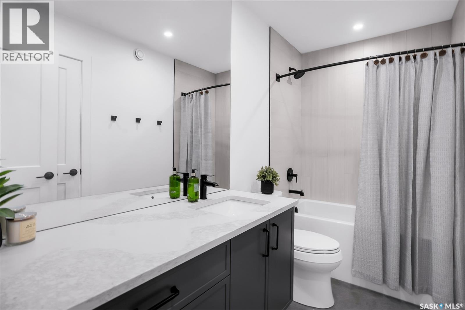 255 Greyeyes-Steele Way, Saskatoon, SK - Indoor Photo Showing Bathroom