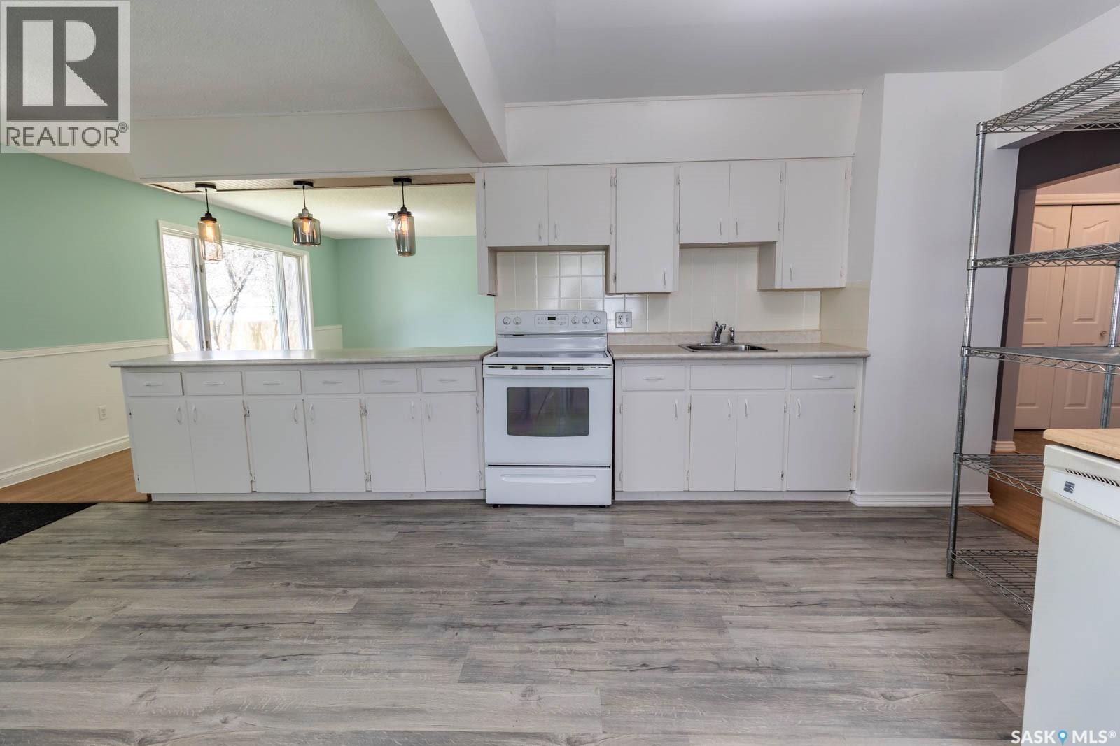 5342 5Th Avenue, Regina, SK - Indoor Photo Showing Kitchen