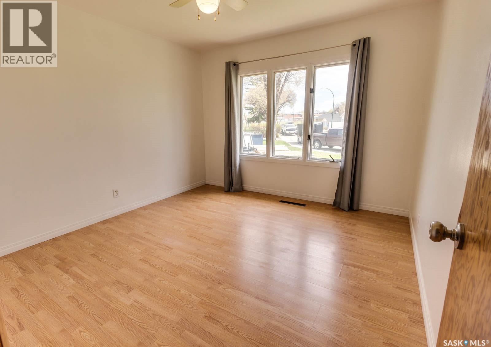 5342 5Th Avenue, Regina, SK - Indoor Photo Showing Other Room