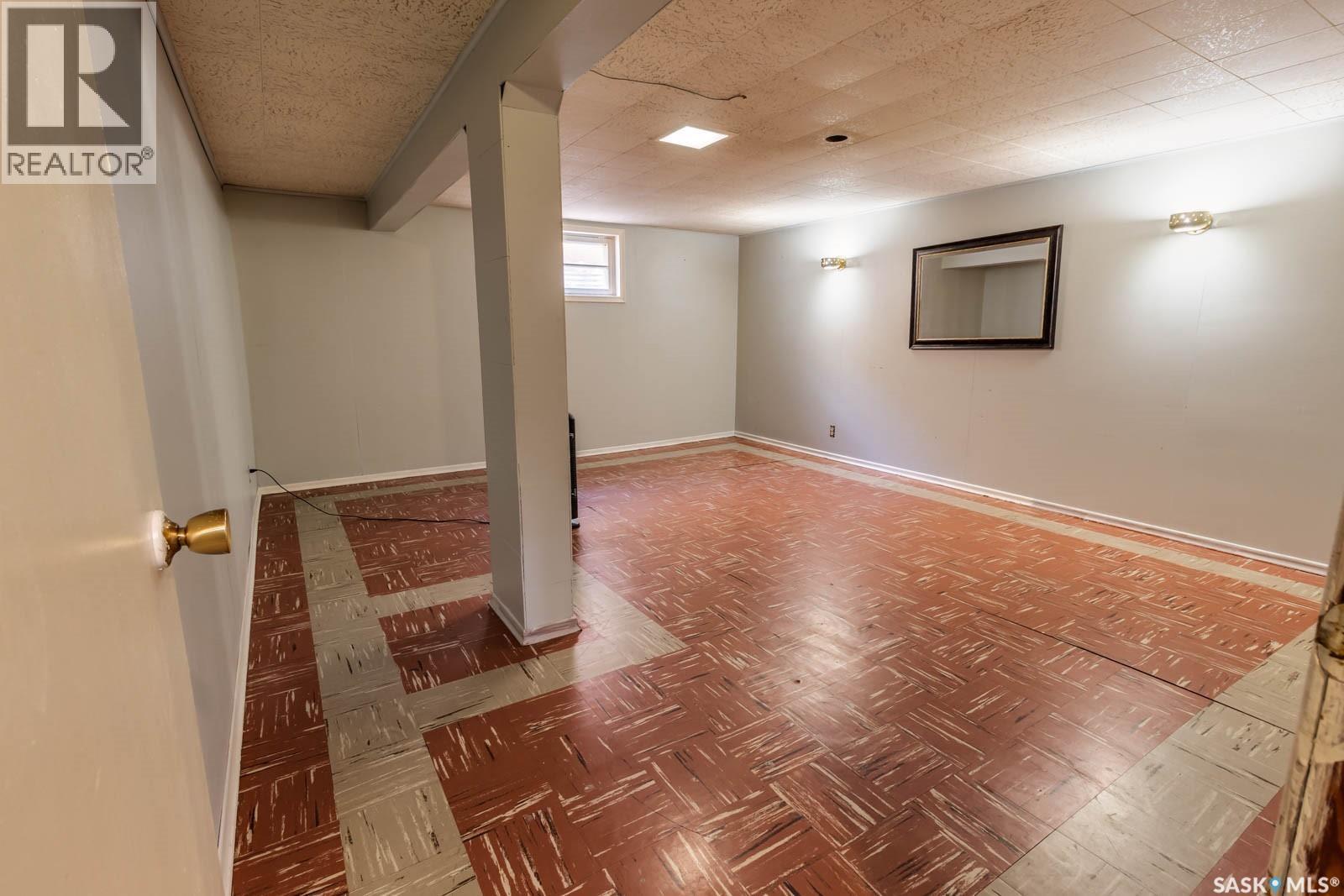 5342 5Th Avenue, Regina, SK - Indoor
