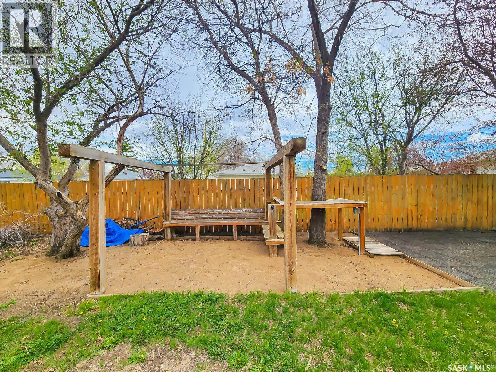 5342 5Th Avenue, Regina, SK - Outdoor
