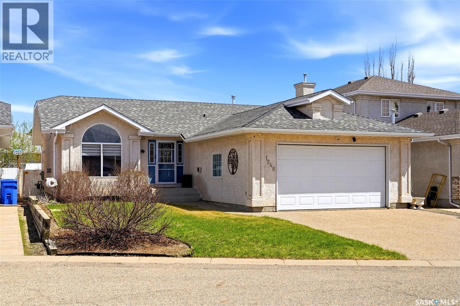 1248 Boehm Bay N, Regina, SK - Outdoor With Facade