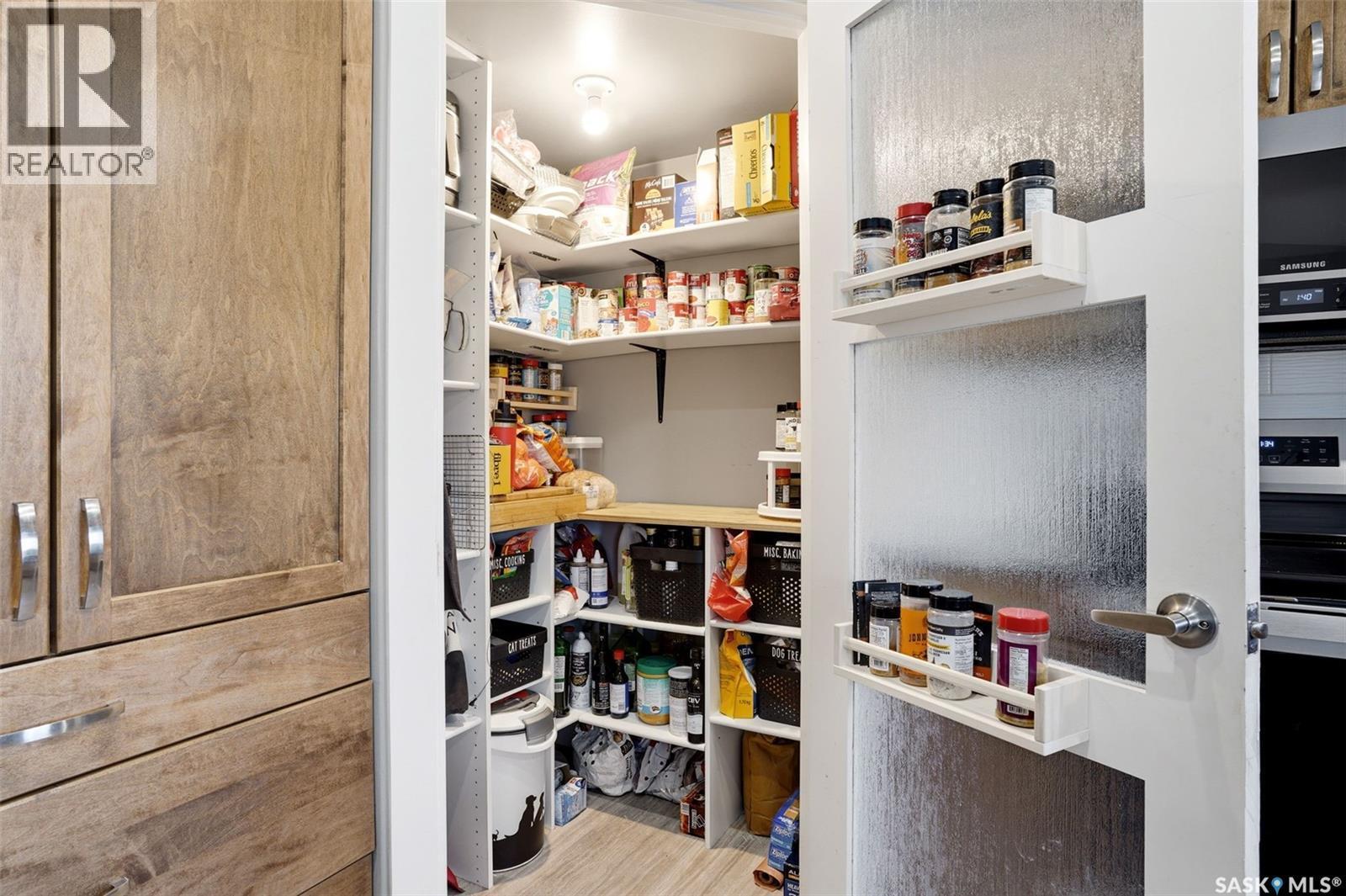 1248 Boehm Bay N, Regina, SK - Indoor With Storage
