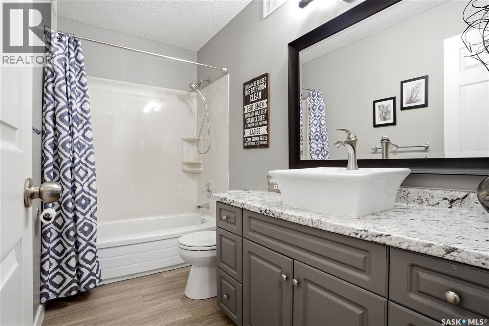 1248 Boehm Bay N, Regina, SK - Indoor Photo Showing Bathroom