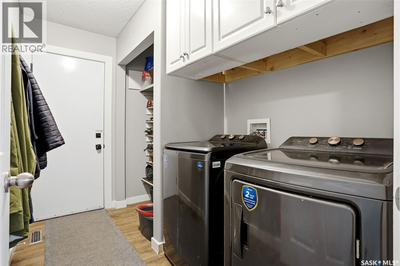 1248 Boehm Bay N, Regina, SK - Indoor Photo Showing Laundry Room