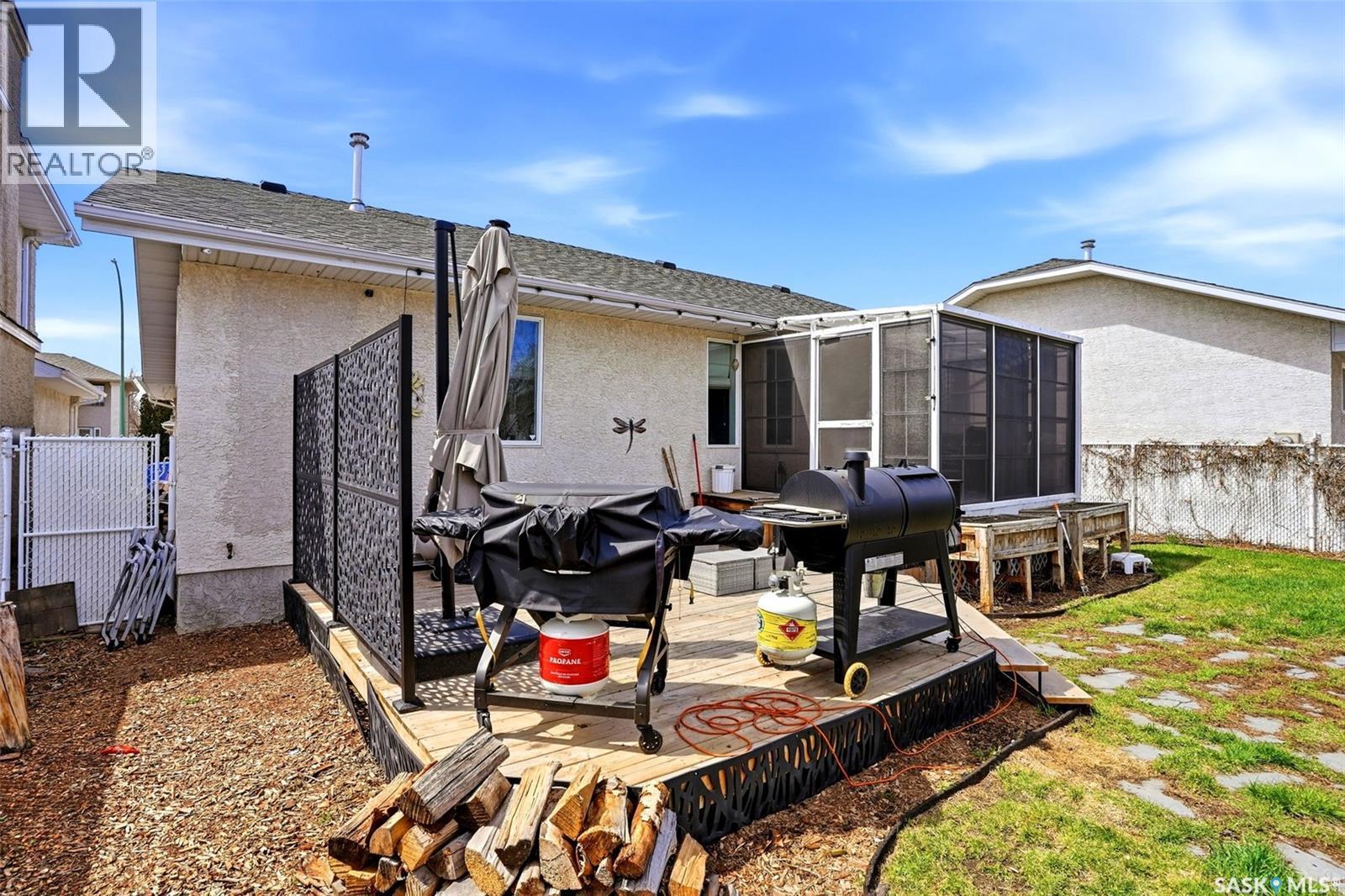 1248 Boehm Bay N, Regina, SK - Outdoor With Exterior