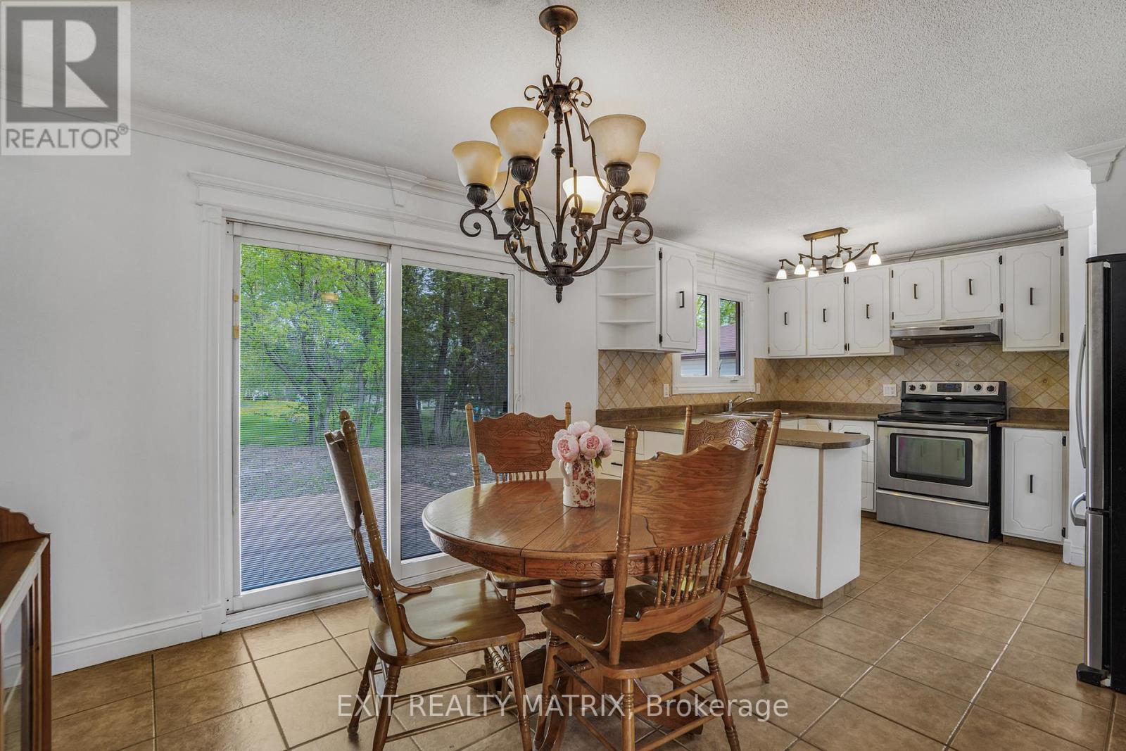 136 Martel Crescent, Champlain, ON - Indoor Photo Showing Dining Room