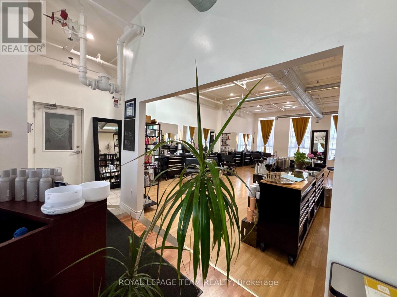 301 Bank Street, Ottawa, ON
