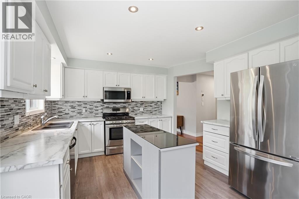 2 Amore Boulevard, Hamilton, ON - Indoor Photo Showing Kitchen With Stainless Steel Kitchen With Double Sink With Upgraded Kitchen