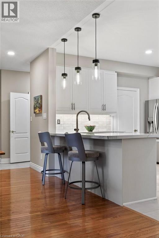 100 Beddoe Drive Unit# 101, Hamilton, ON - Indoor Photo Showing Kitchen With Upgraded Kitchen