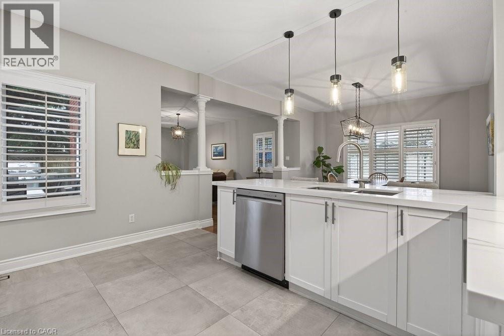 100 Beddoe Drive Unit# 101, Hamilton, ON - Indoor Photo Showing Kitchen With Upgraded Kitchen