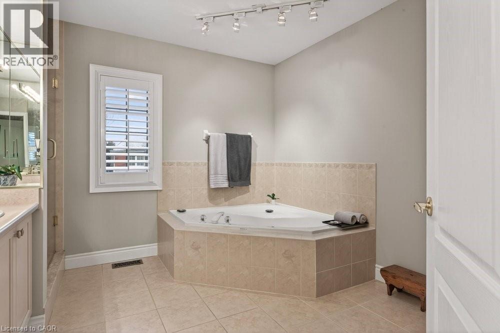 5 pce. primary ensuite - 100 Beddoe Drive Unit# 101, Hamilton, ON - Indoor Photo Showing Bathroom