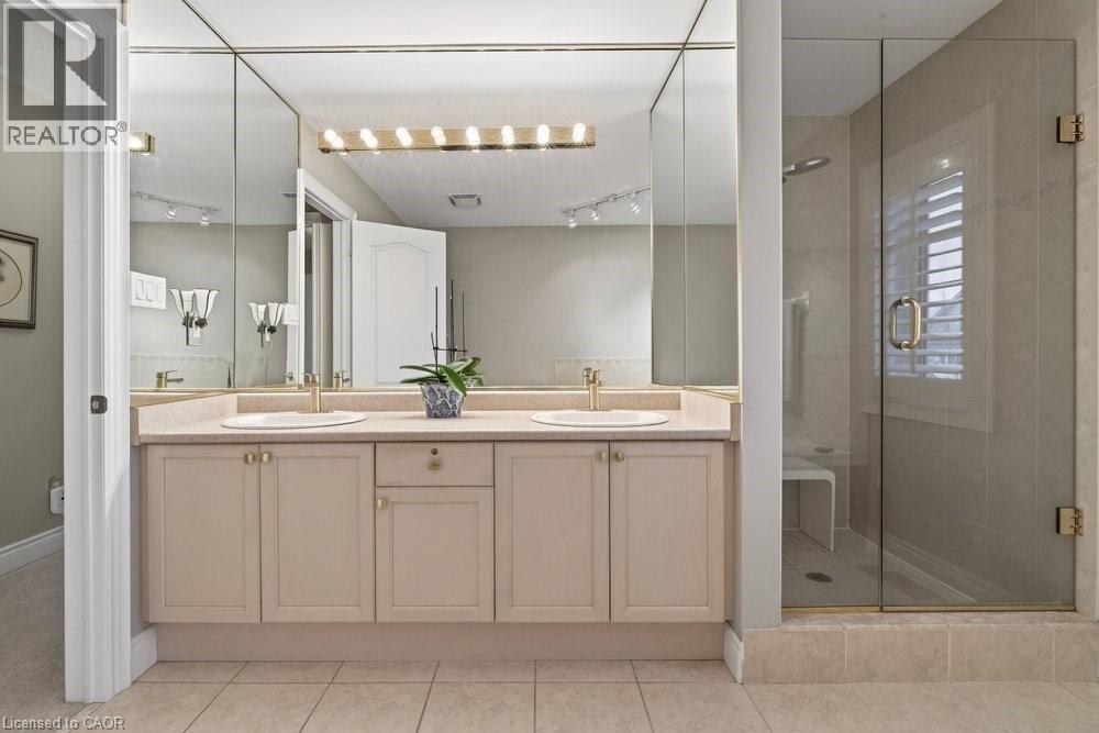 5 pce. w/ double vanity & walk in shower - 100 Beddoe Drive Unit# 101, Hamilton, ON - Indoor Photo Showing Bathroom