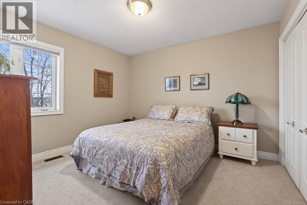 front facing bedroom w/ double closet - 100 Beddoe Drive Unit# 101, Hamilton, ON - Indoor Photo Showing Bedroom