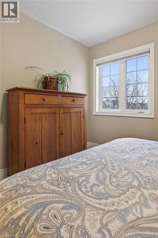100 Beddoe Drive Unit# 101, Hamilton, ON - Indoor Photo Showing Bedroom