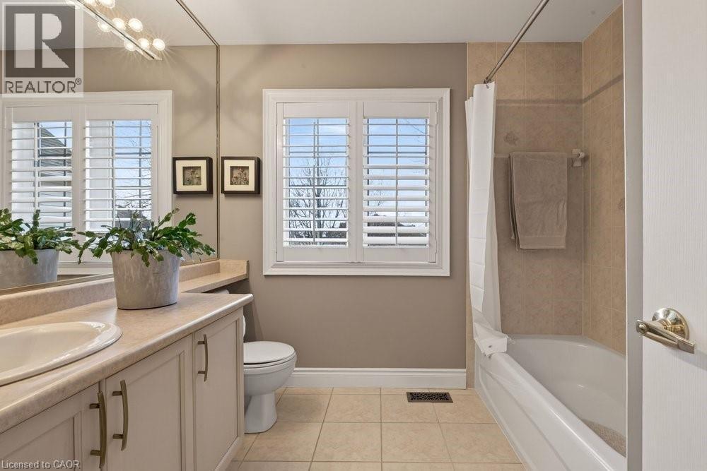 4 pc. bathroom main bathroom - 100 Beddoe Drive Unit# 101, Hamilton, ON - Indoor Photo Showing Bathroom