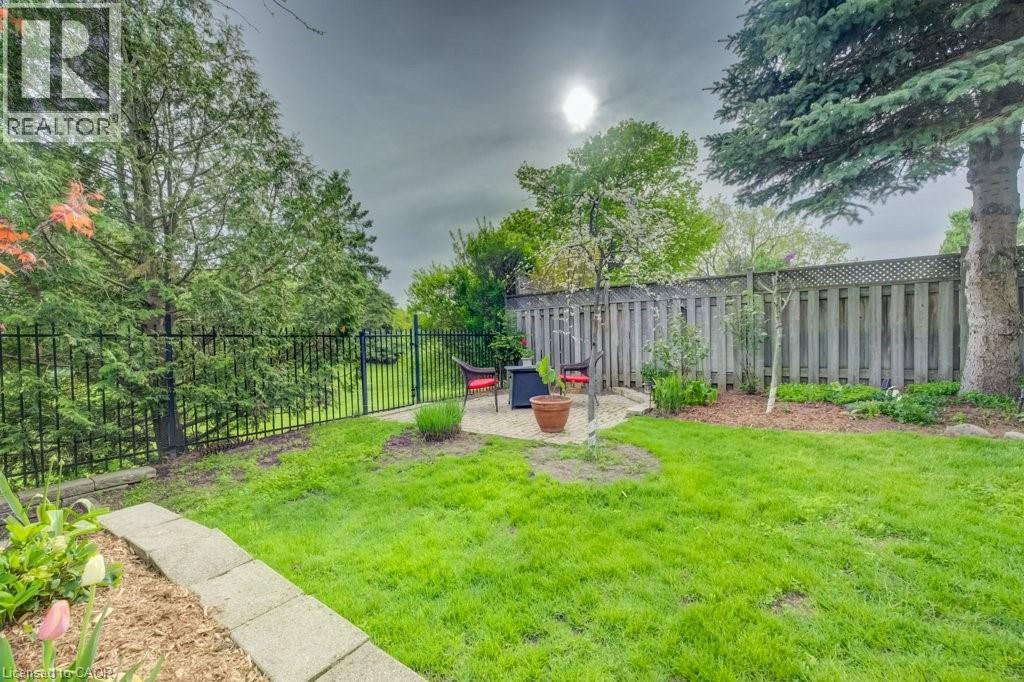 106 Parkland Crescent, Kitchener, ON - Outdoor