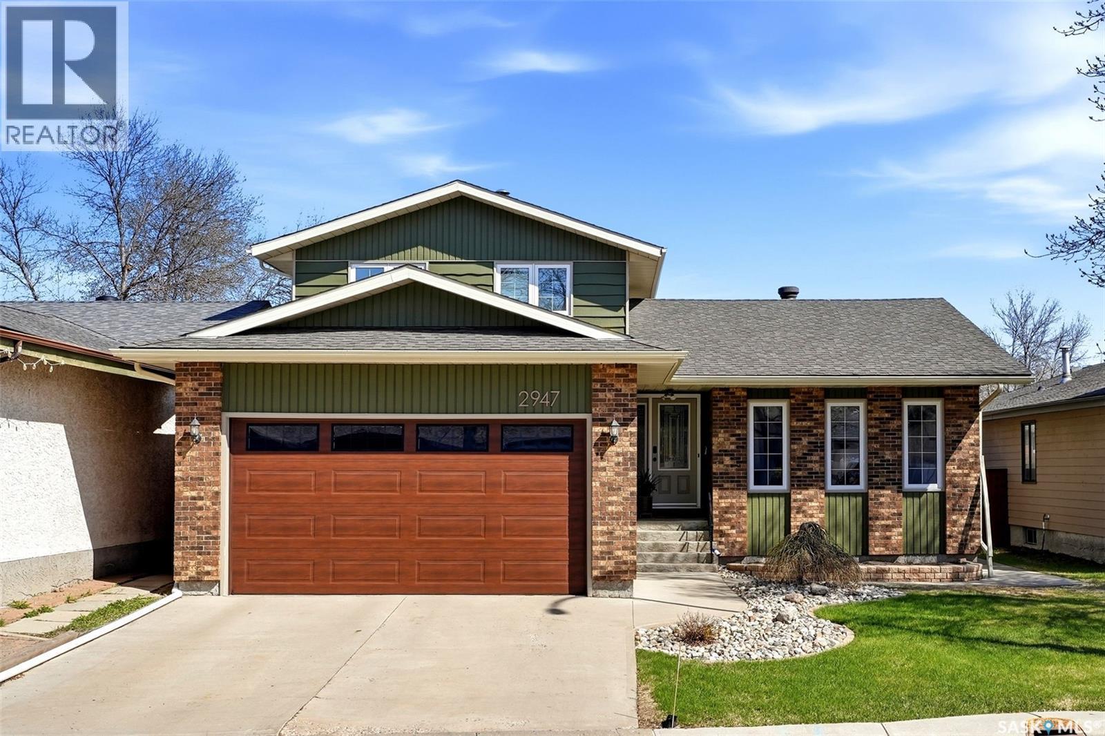 2947 More Crescent E, Regina, SK - Outdoor