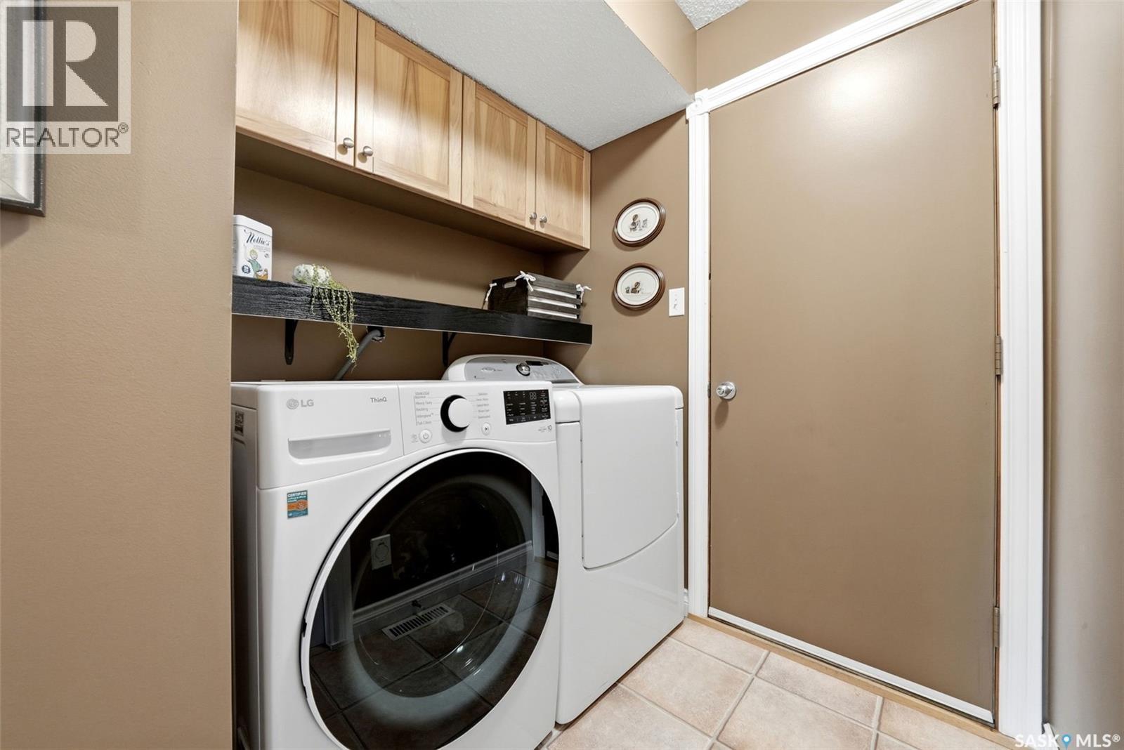 2947 More Crescent E, Regina, SK - Indoor Photo Showing Laundry Room
