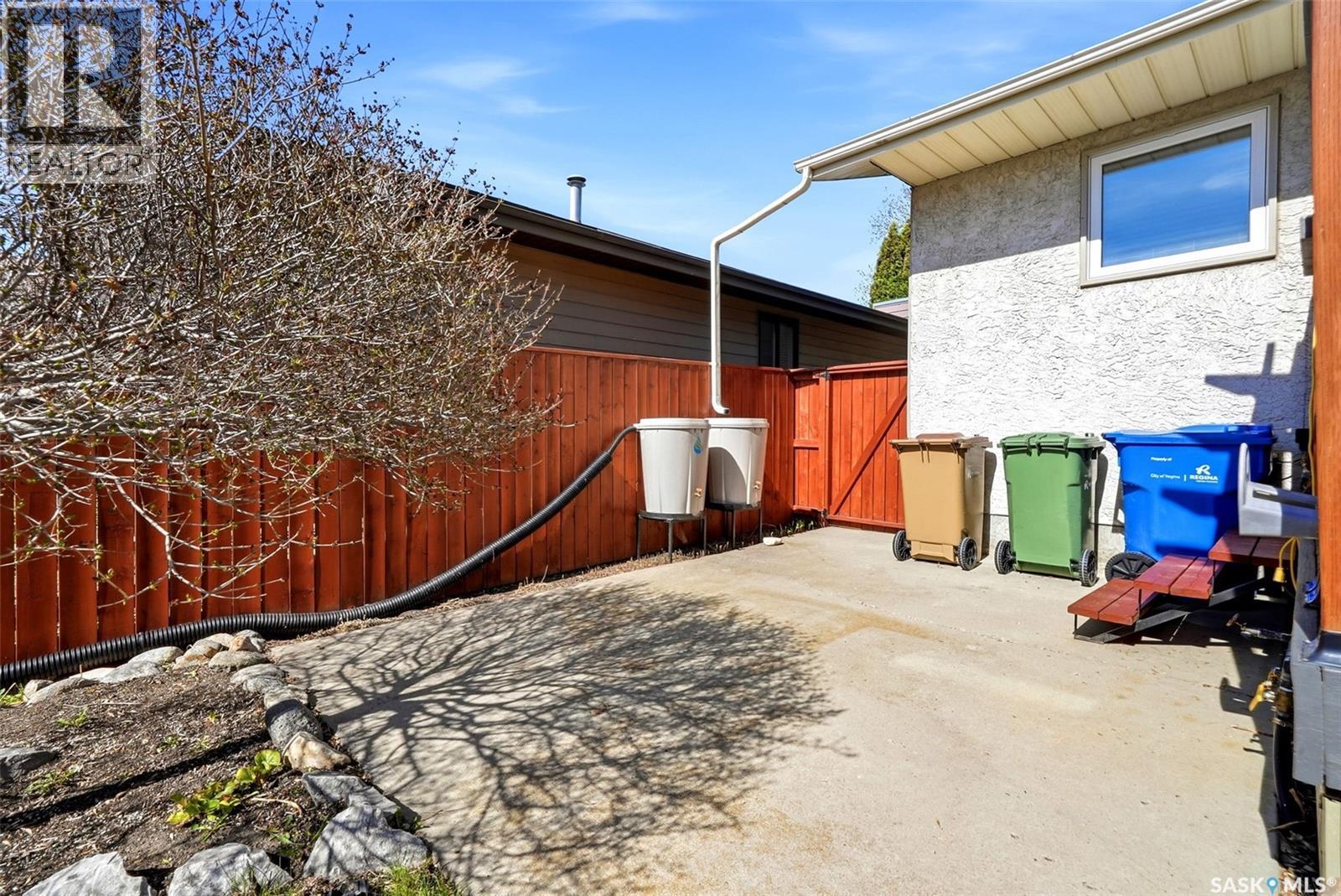 2947 More Crescent E, Regina, SK - Outdoor