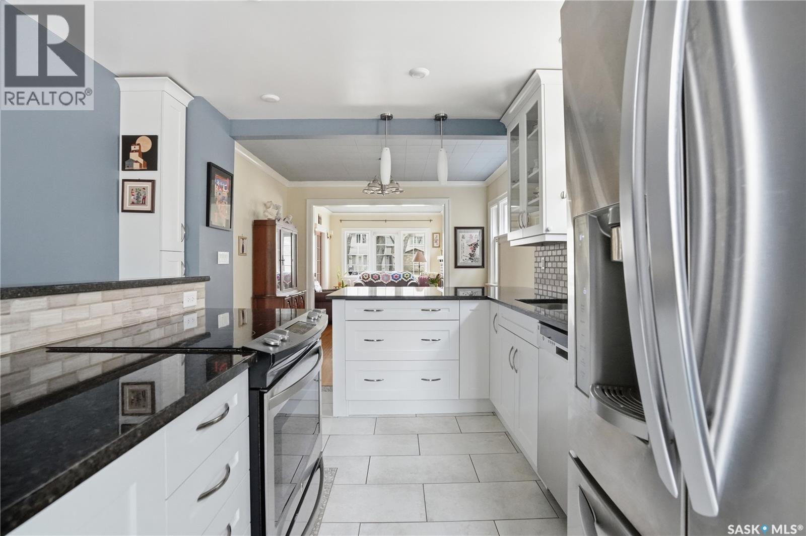 3625 Victoria Avenue, Regina, SK - Indoor Photo Showing Kitchen With Upgraded Kitchen