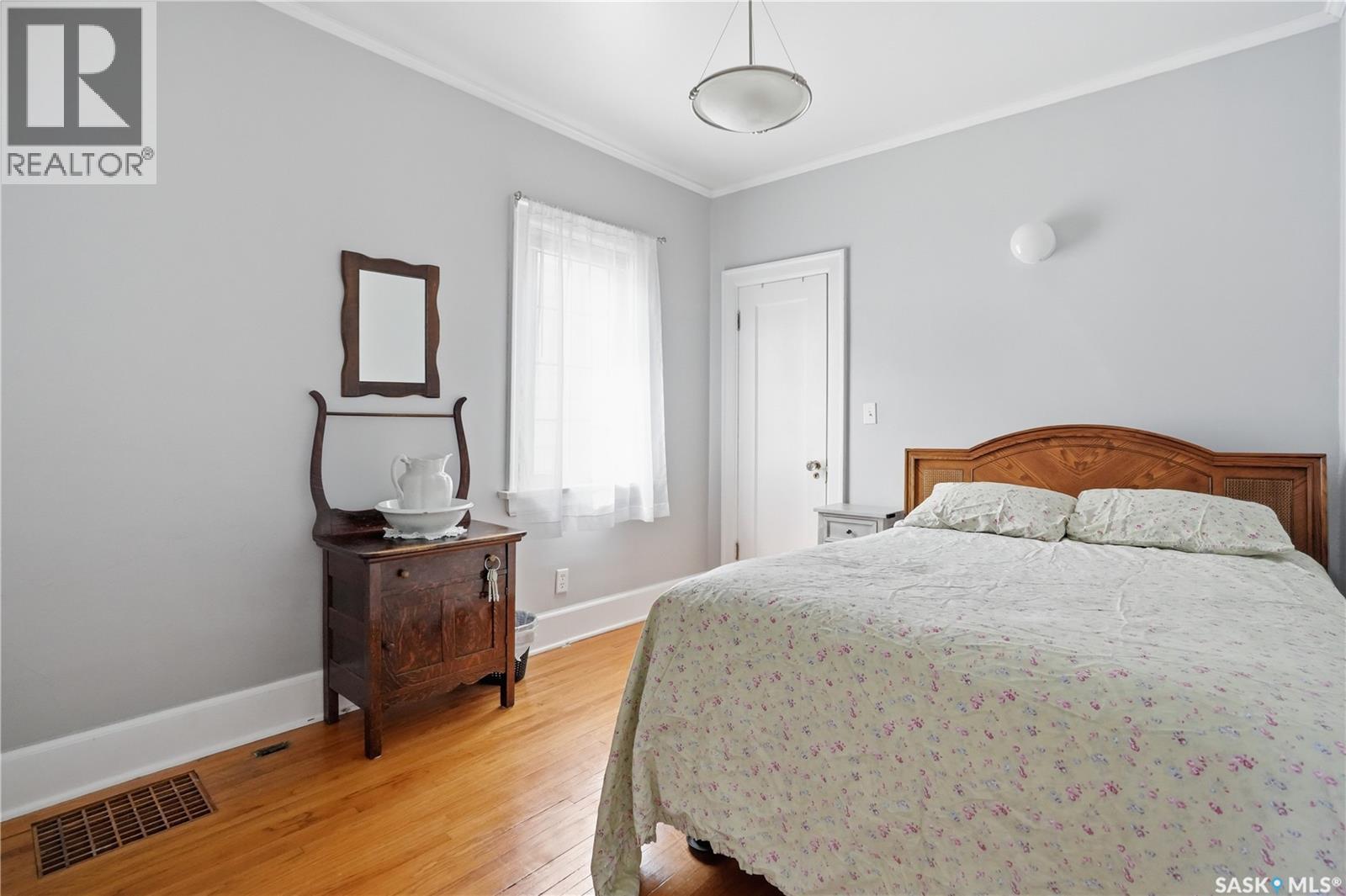 3625 Victoria Avenue, Regina, SK - Indoor Photo Showing Bedroom