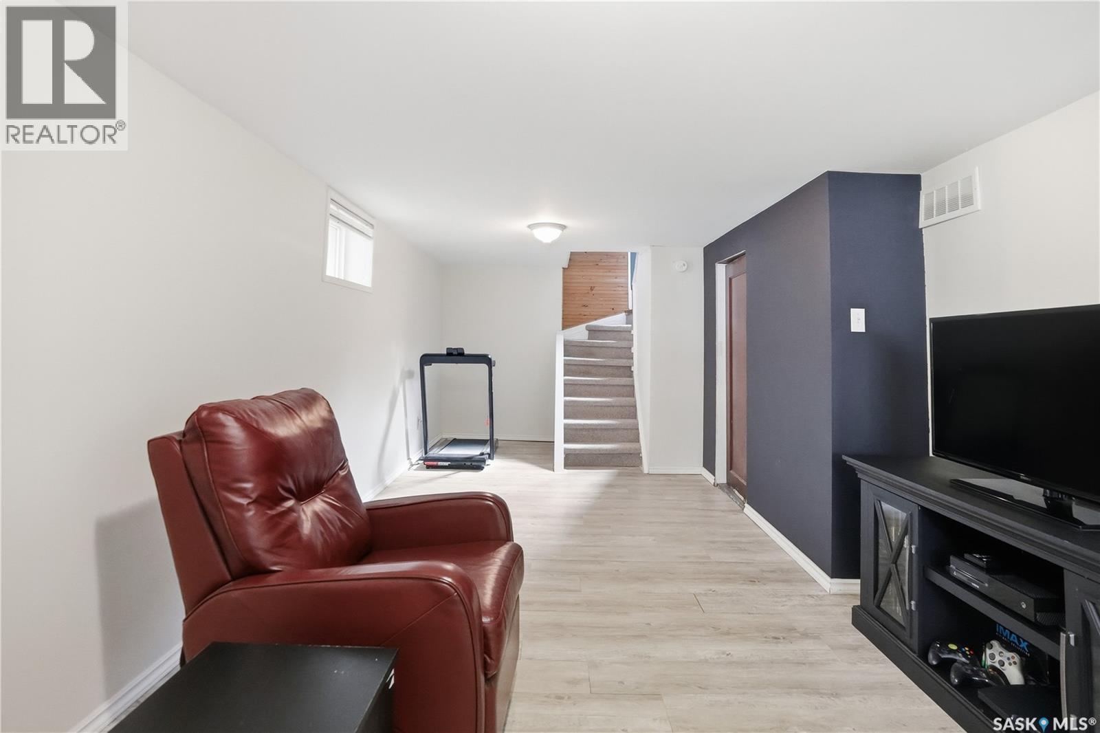 3625 Victoria Avenue, Regina, SK - Indoor