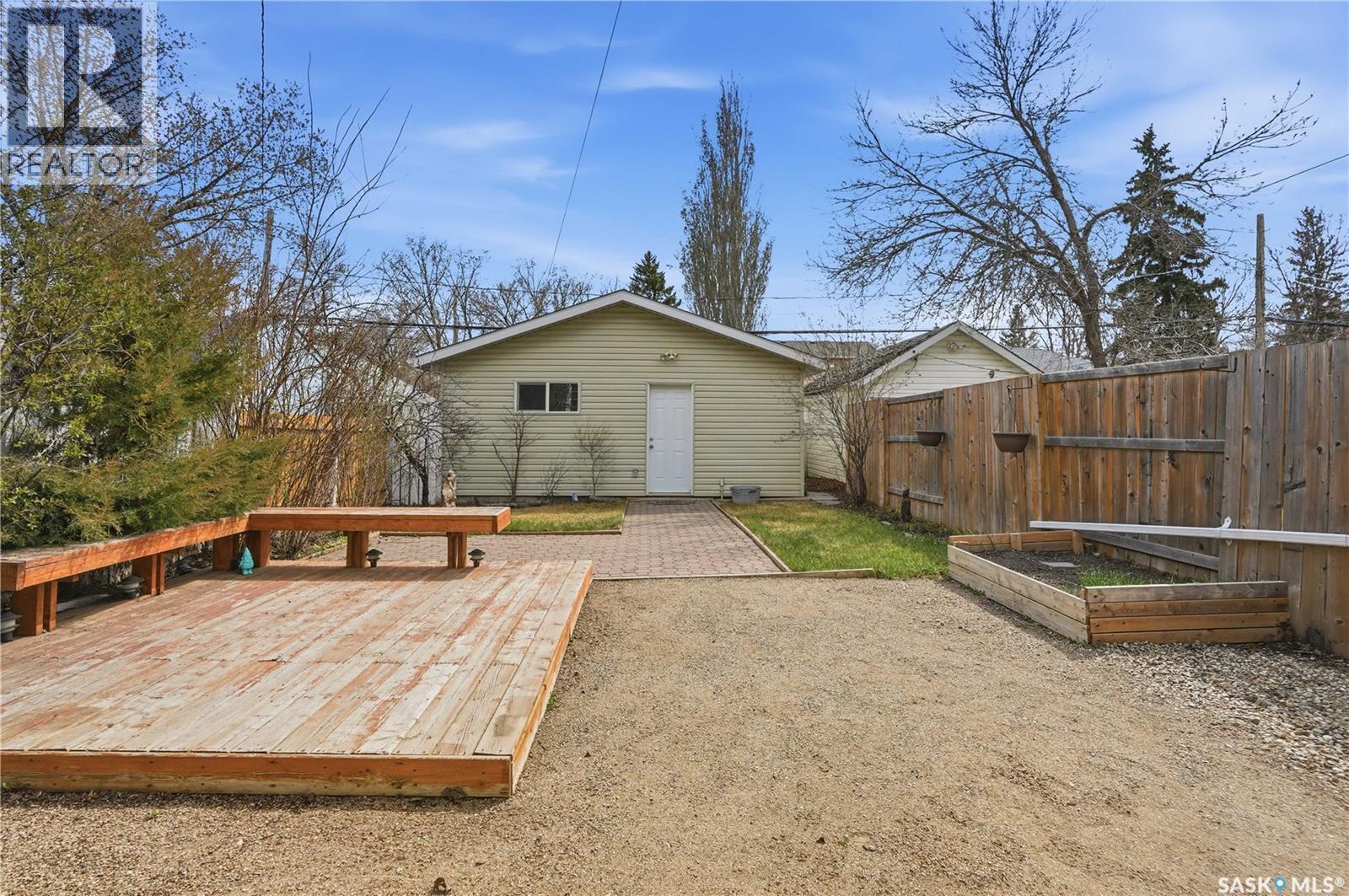3625 Victoria Avenue, Regina, SK - Outdoor