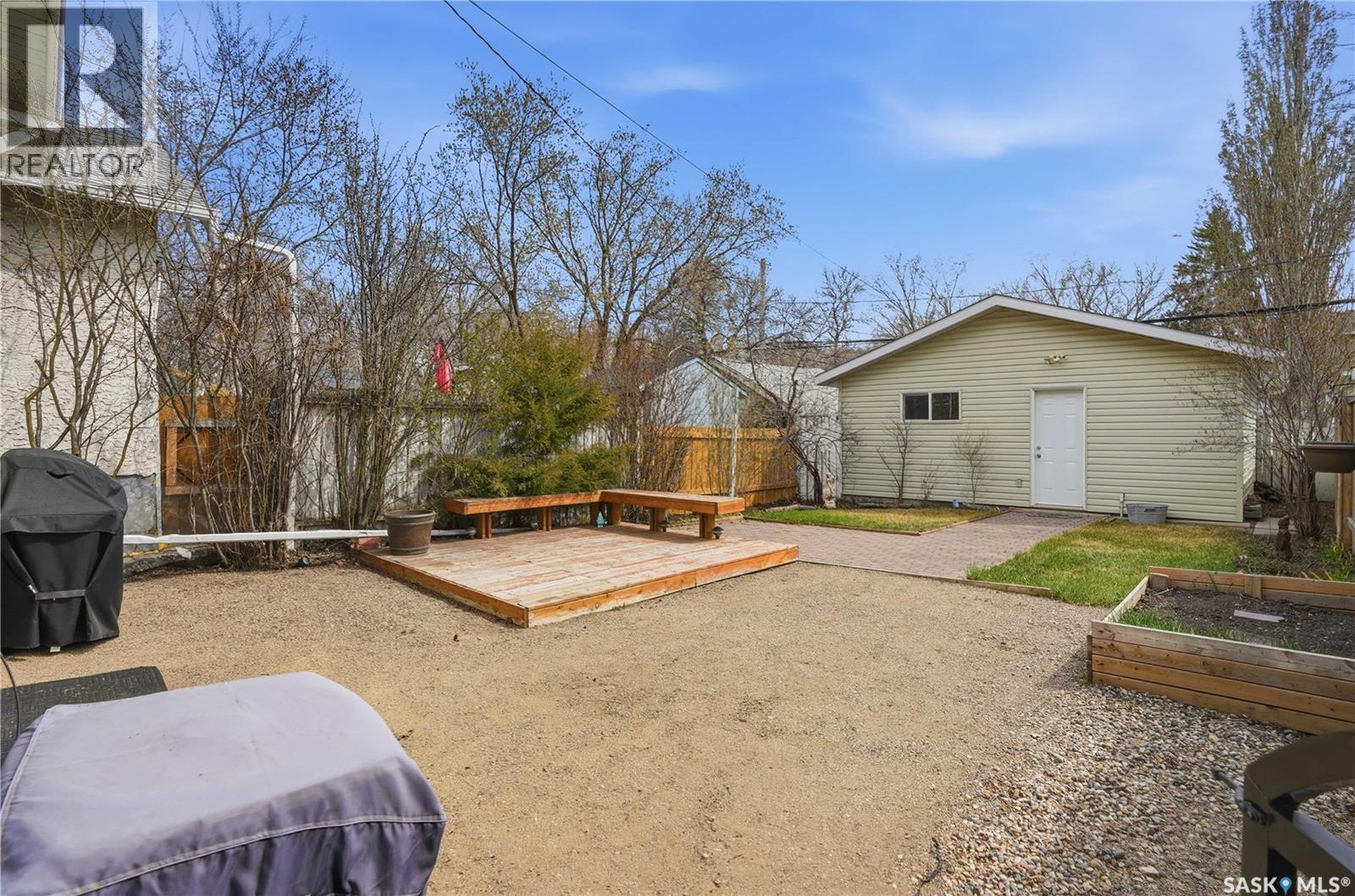 3625 Victoria Avenue, Regina, SK - Outdoor