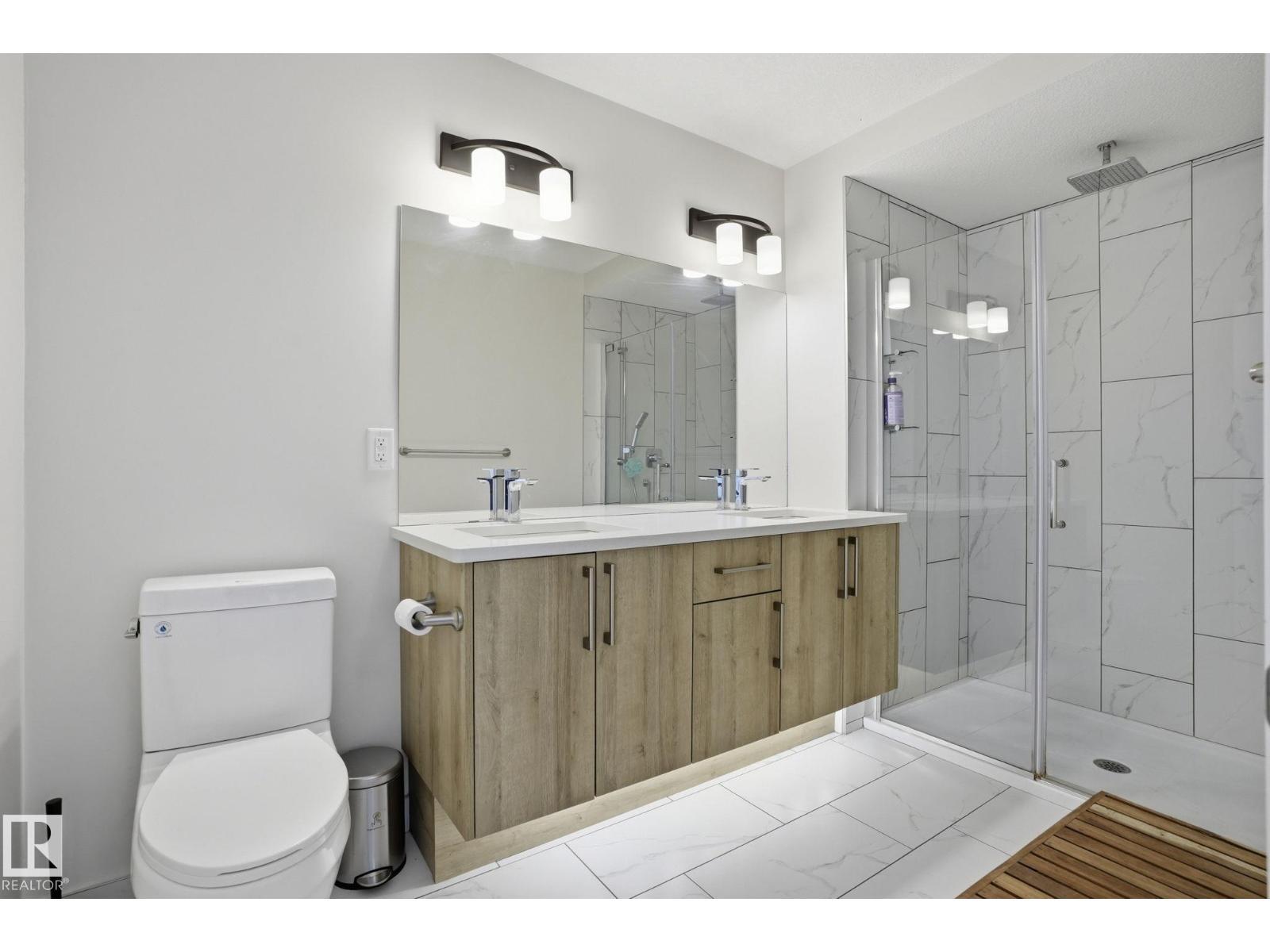 2116 159 St Sw, Edmonton, AB - Indoor Photo Showing Bathroom