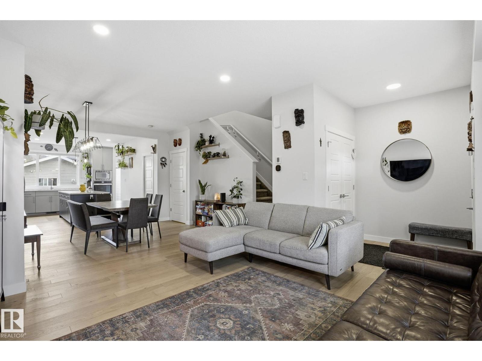 2116 159 St Sw, Edmonton, AB - Indoor Photo Showing Living Room