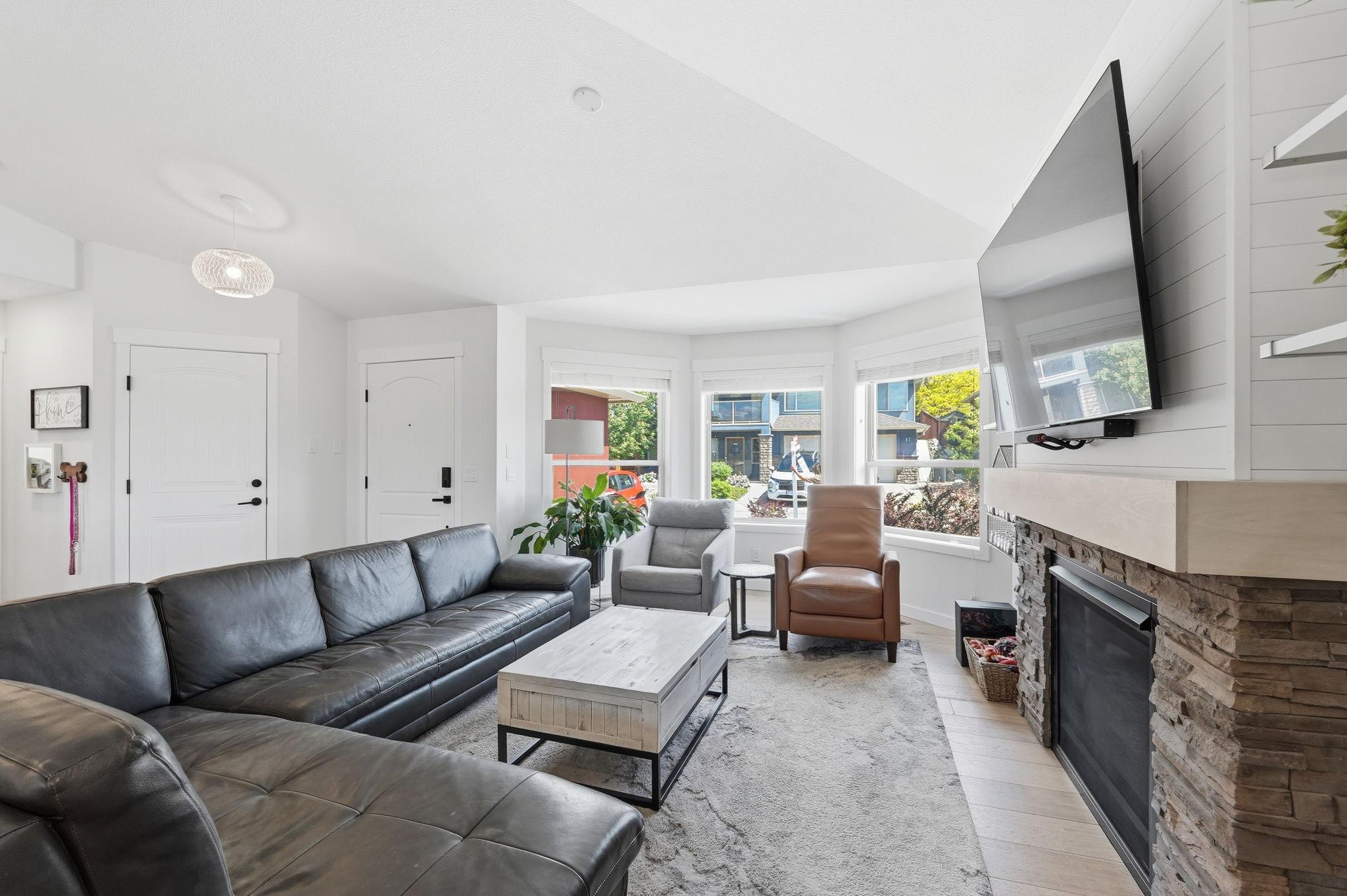 15-2040 Rosealee Lane, West Kelowna, BC - Indoor Photo Showing Dining Room
